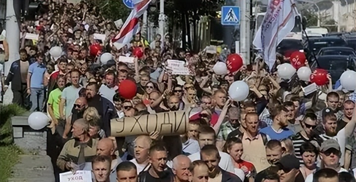 经济跌出前十，韩为*华反**吞下苦果，*华反**卒子全倒霉，美盟友正分裂