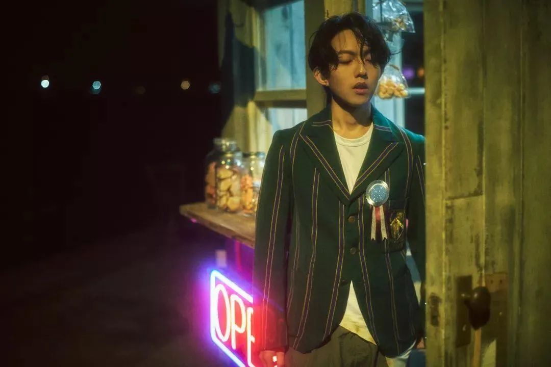 歌词经典语录100句,最打动人心的经典歌词句子