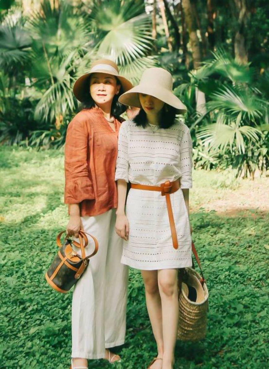 45岁女人冬季阔腿裤穿衣搭配,49岁女人雪纺衫穿搭讲解