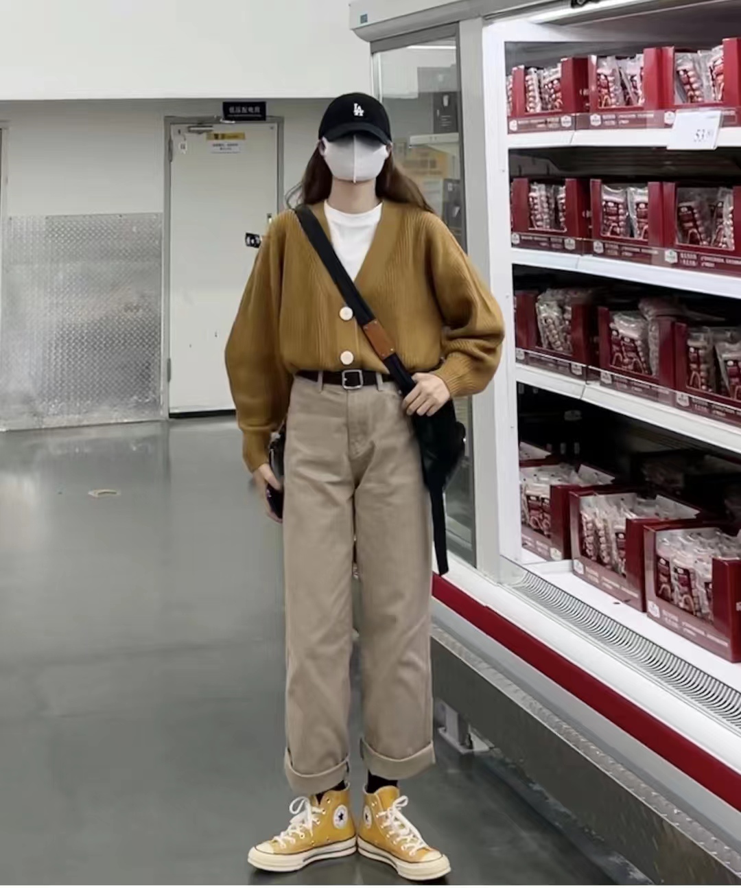 男卡其色上衣配什么颜色下装好看,卡其色里面搭配什么颜色好看