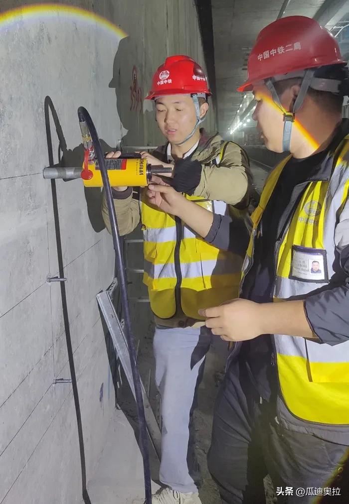 长春地铁6号线通信项目开展锚栓拉拔测试