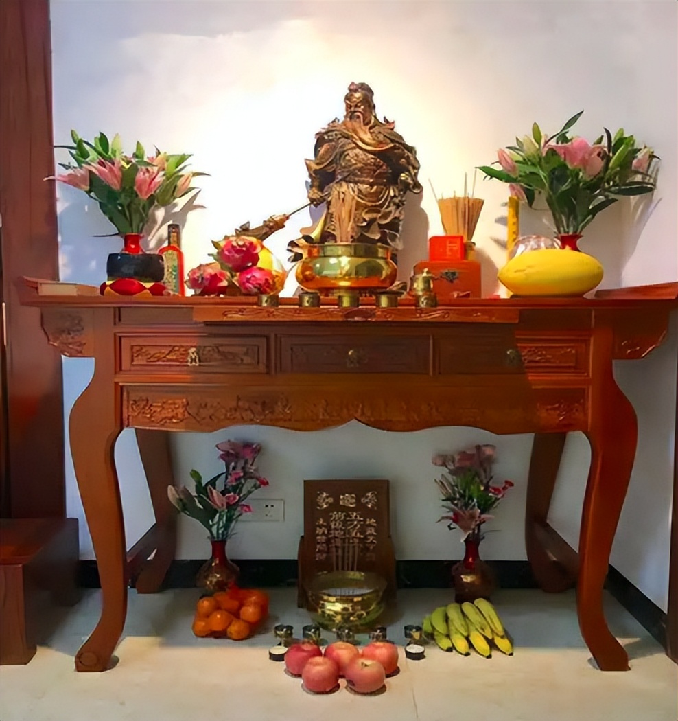 为什么CBD里的金融老板，都要在门口摆关公？