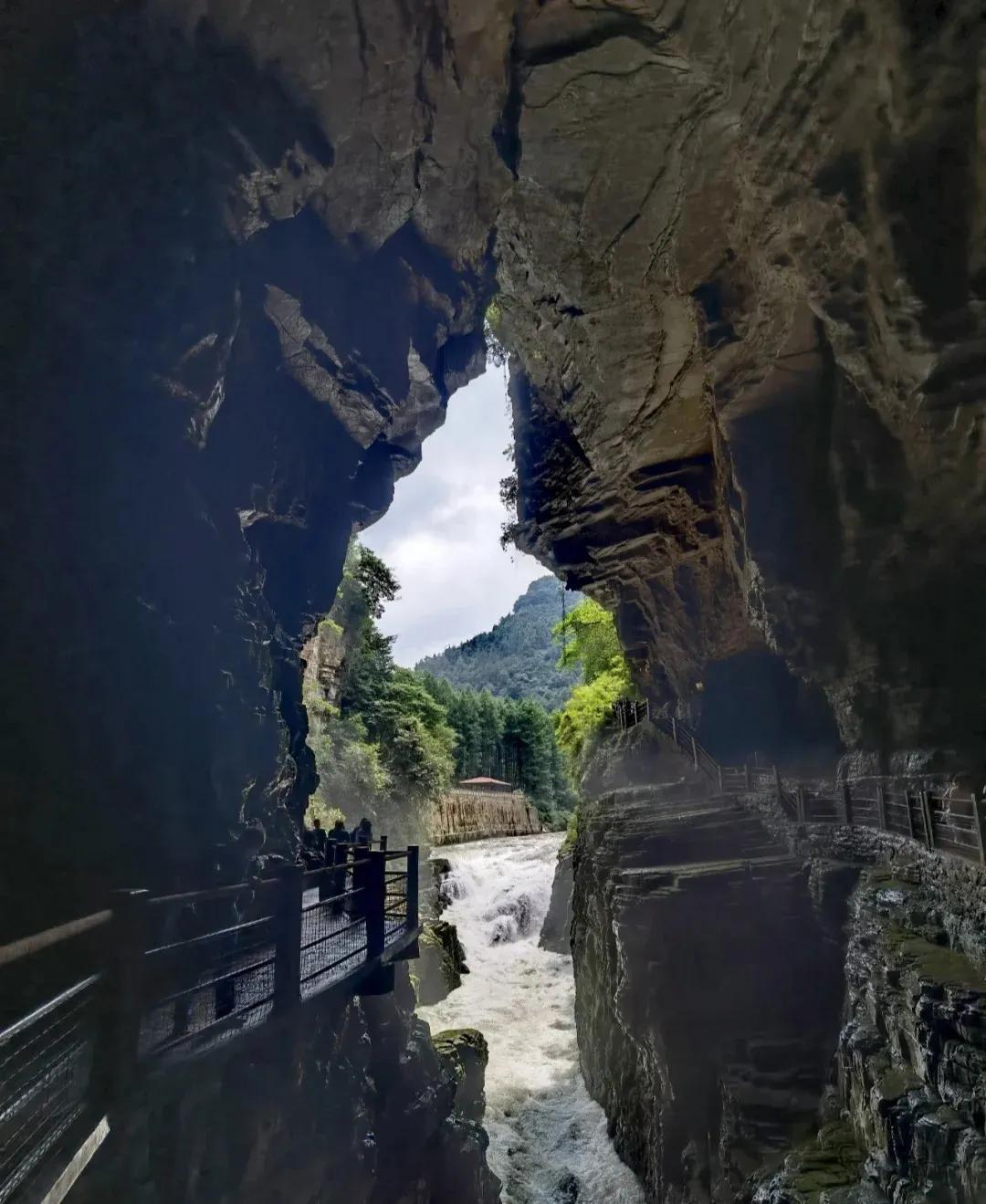 西安到恩施自驾沿途哪些旅游景点,恩施哪个景点不用爬山的路线好走