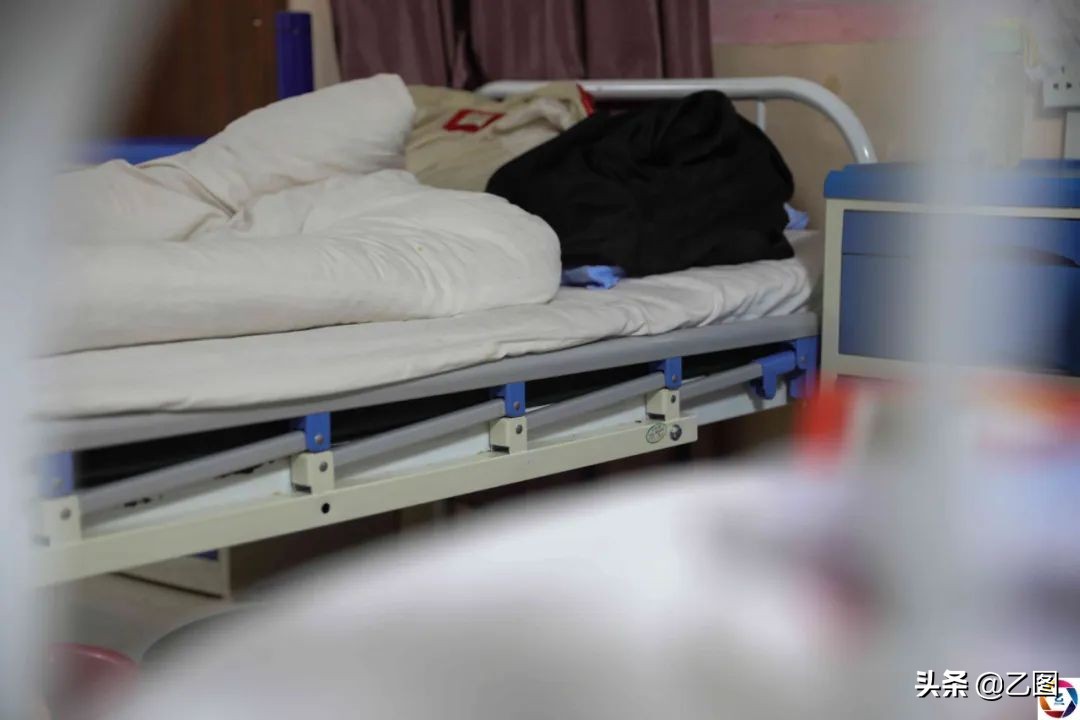 七岁女孩头上长疮怎么回事,女儿7岁身上长疮是什么原因