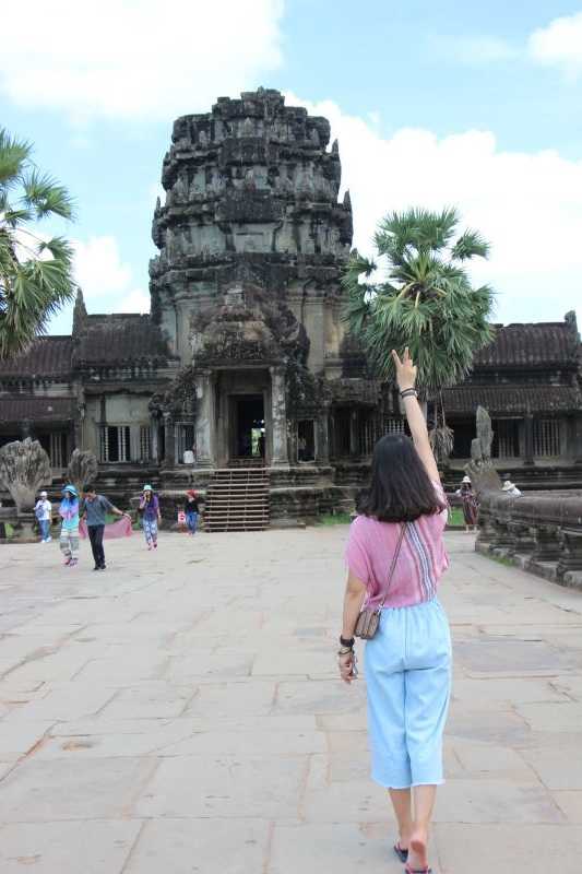 我温州姑娘，在韩国卖化妆品多年，回头客非常多，靠的是真心实意