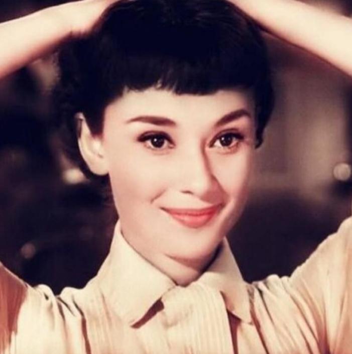 赫本曾多次出入肯尼迪办公室,赫本多次出入白宫