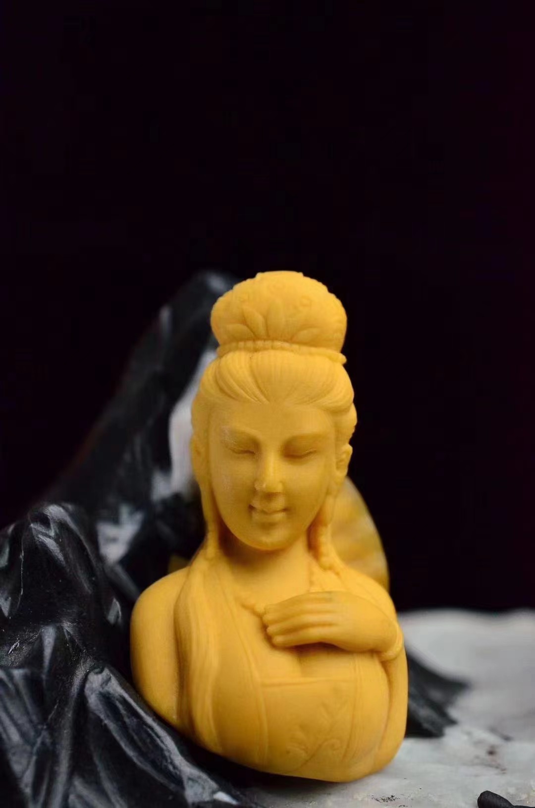 缅甸黄龙玉特征图片,缅甸的黄龙玉是真的玉吗