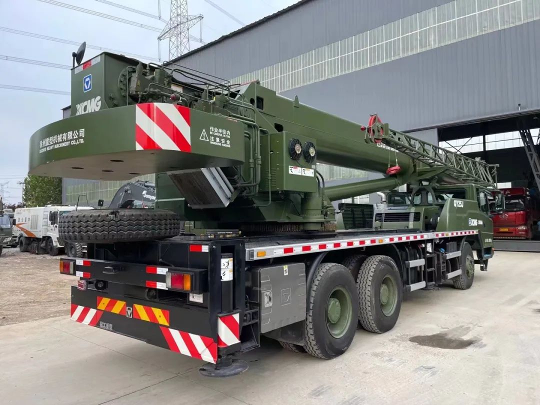 部队退役军车8x8,部队官兵退役前的拉练