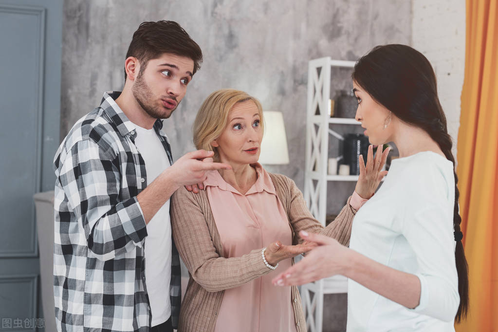 “你妈再不走我要疯了”老公想妙招送走多管闲事老妈:人不能太闲