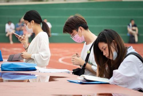 上大学一本和二本学费有区别吗,一本与二本的区别一本学费多少