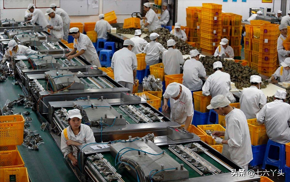 大学生暑假涌向工厂流水线，月入五六千，目标就是赚出一台iPad