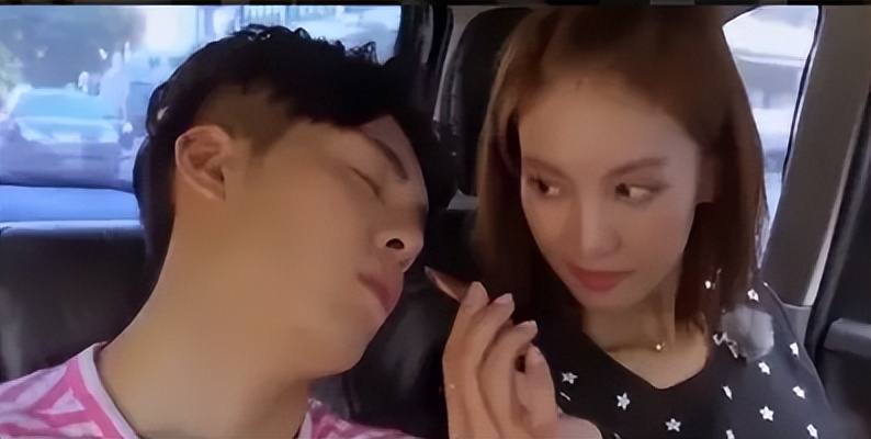 金晨被沈腾调侃,金晨穿衣吓坏沈腾