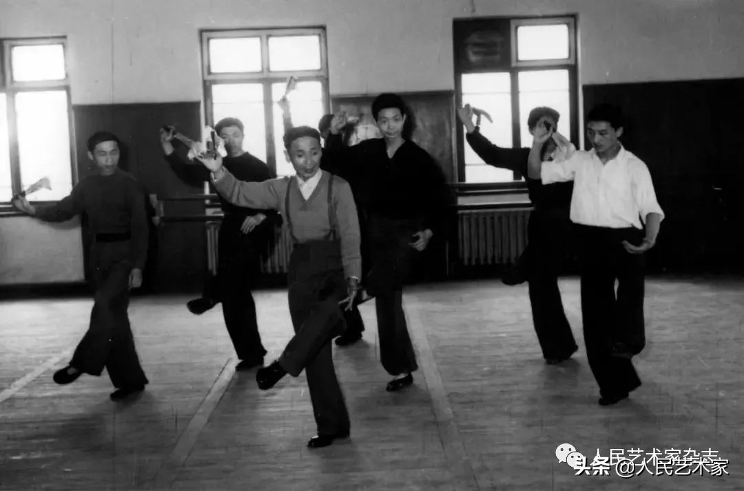 他是中华人民共和国舞蹈教育事业的开山之人，创建了全新的中国古典舞，创建了“身韵”之法，引领了整个时代