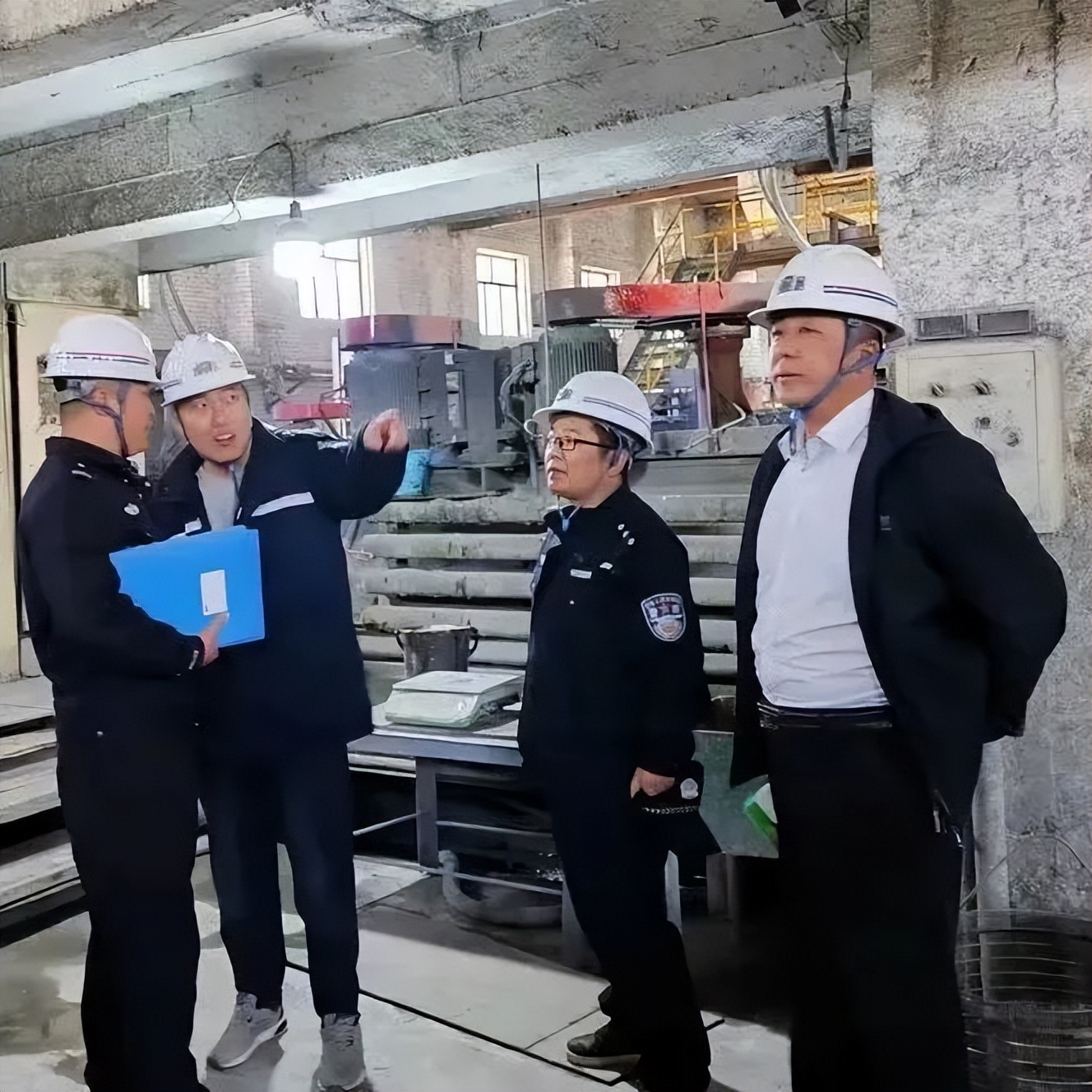 公安在岗守护一方平安,我在岗位上五一我在岗公安不打烊