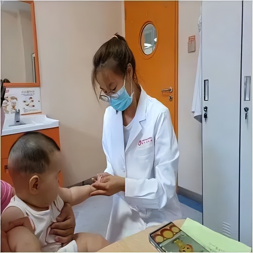 育儿保健推拿手法视频,保健穴位足三里