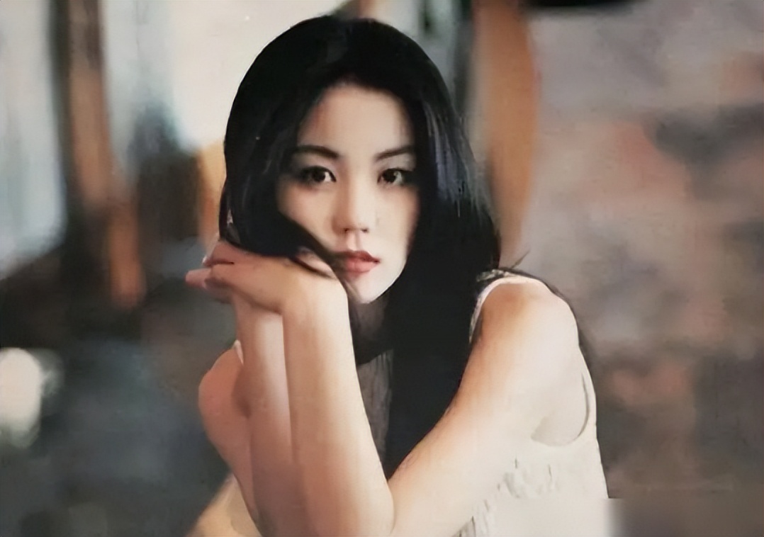 王菲和谢霆锋张柏芝的情史,李亚鹏与王菲现在的情史