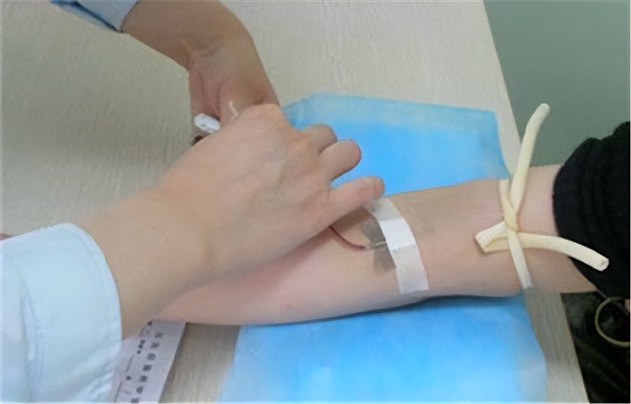 1996年，16岁少女为养家三度*血卖**，意外死后三个哥哥为她披麻戴孝