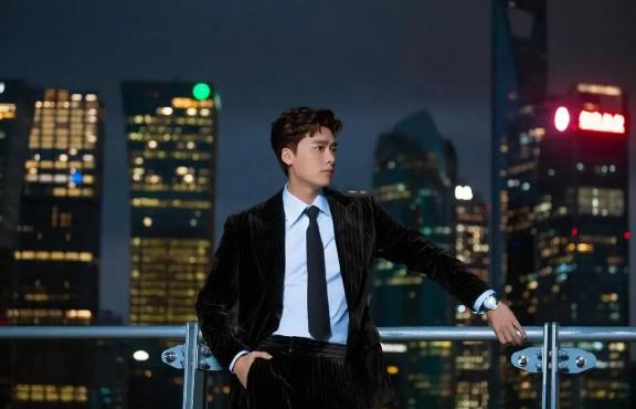 十位穿西装的男明星你最喜欢谁,穿西装很帅的一个男的