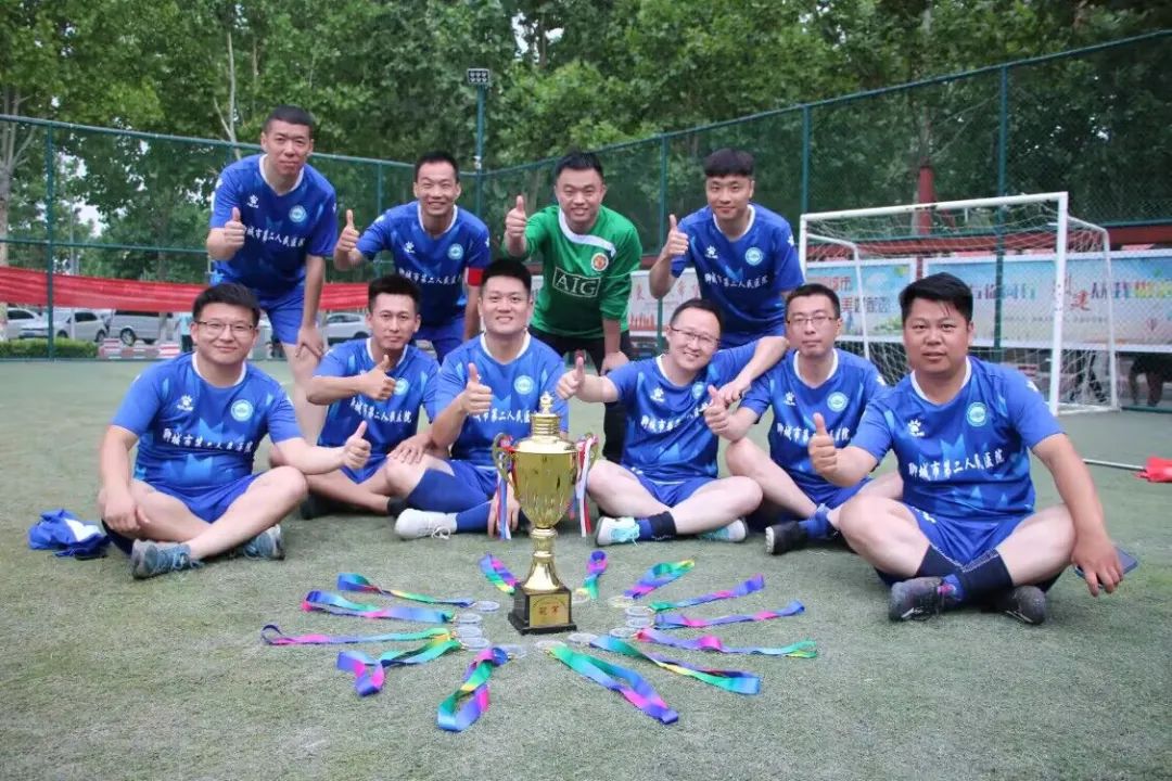 聊城足球中大奖,我校足球队轻松获冠军新闻标题
