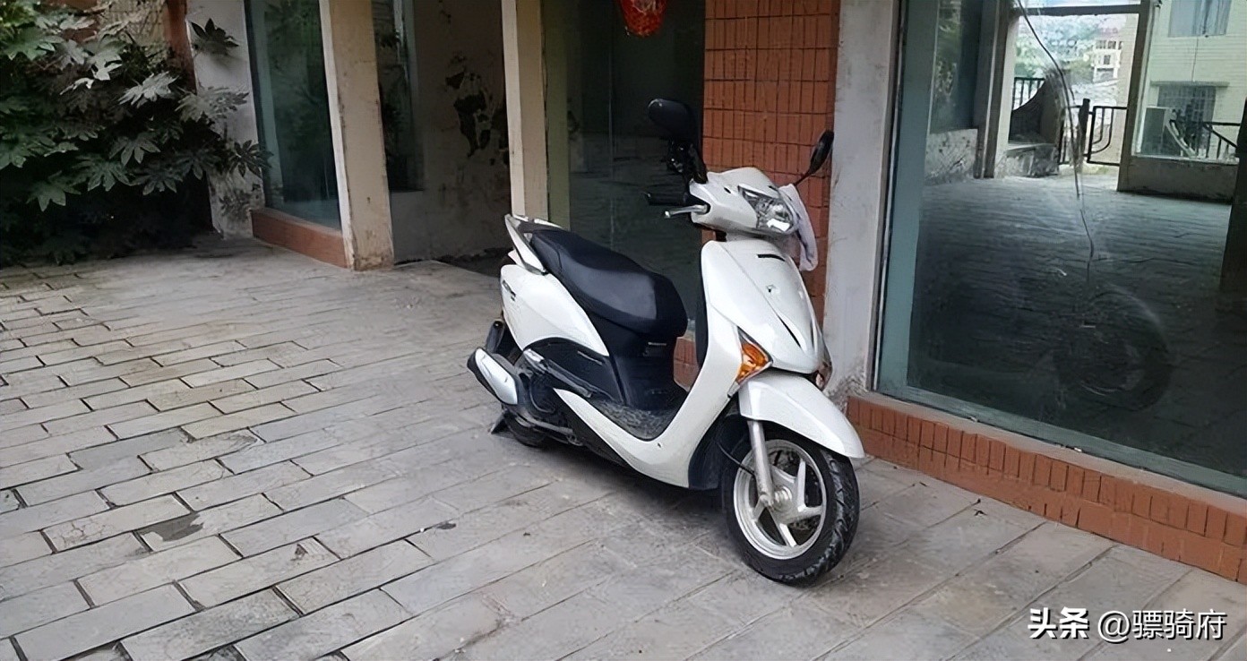 2020款本田lead125是缸头水冷吗,本田lead125和铃木uy125哪个动力强