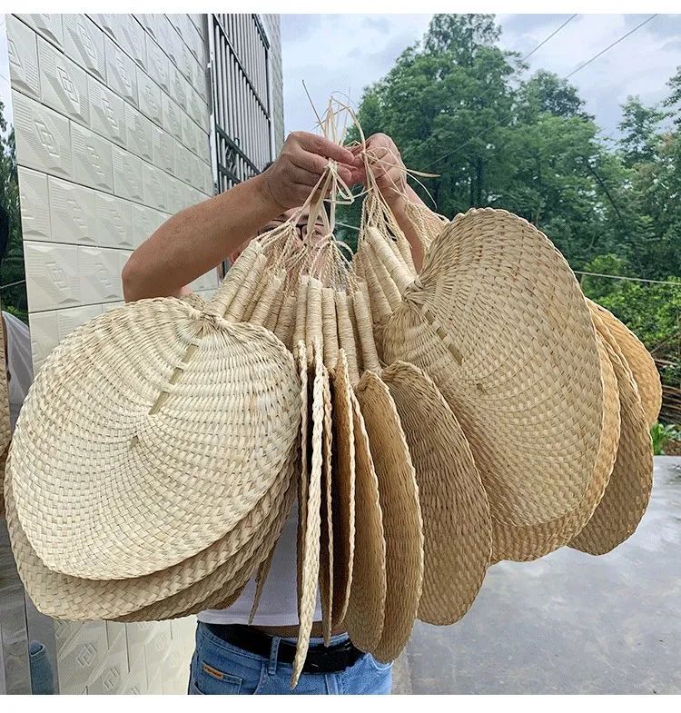 湖南小伙卖3000多个老蒲扇，做一个被抢一个，订单翻倍