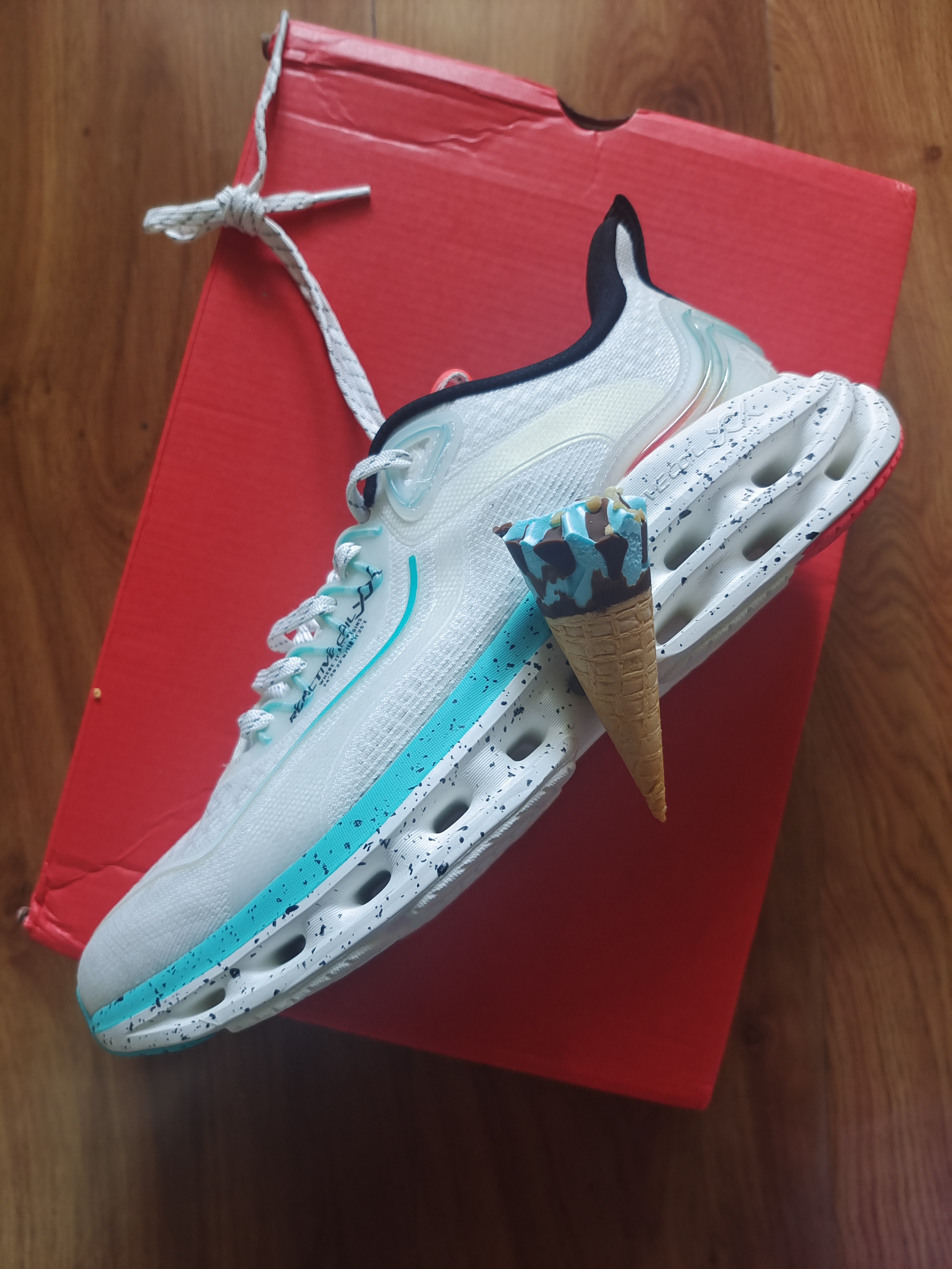 特步也崛起了！减震旋跑鞋来袭，9年结构缓震，成就夏日通勤佳品