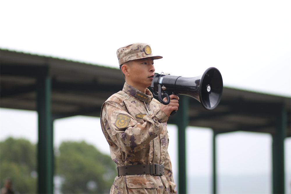 烎！硝烟阵阵！实弹射击砺尖兵