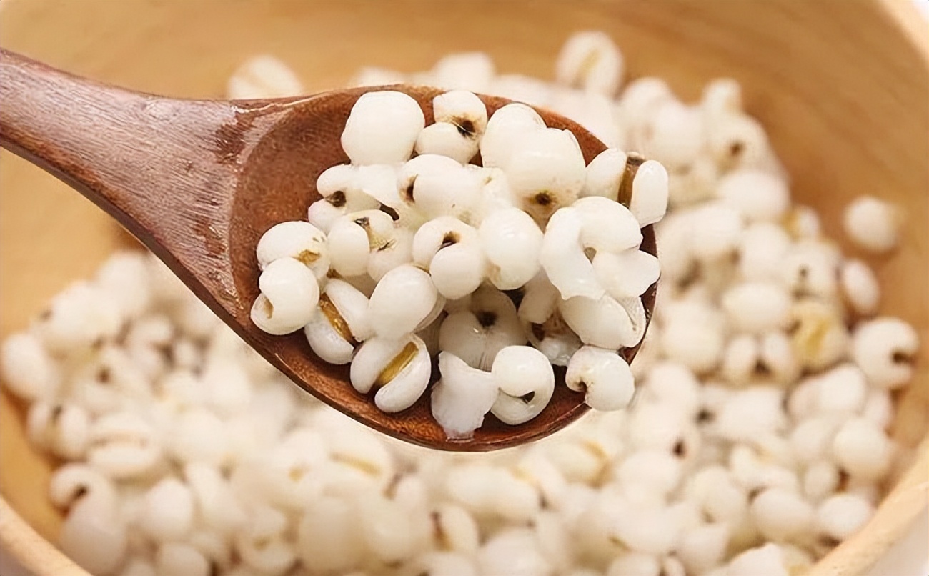 天气变热手指上出现汗疱疹,准备下雨手就长疱疹