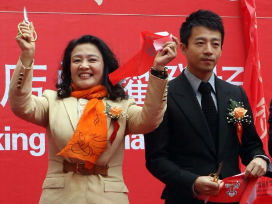 赚钱最狠的女人是什么样的,全球最狠的女人一个月挣10亿