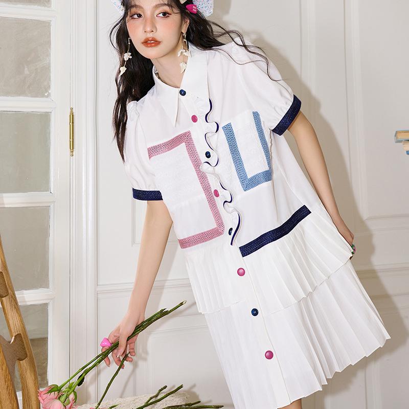 早春就要穿亮色系的,这个春天这样穿更好看时尚又减龄