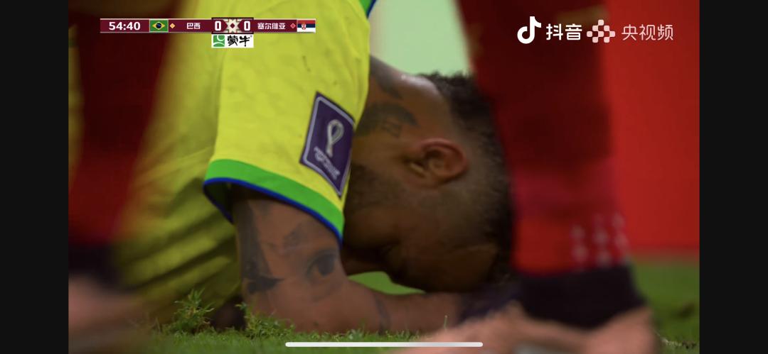 世界杯上梅西的眼泪,梅西世界杯把回忆留给自己