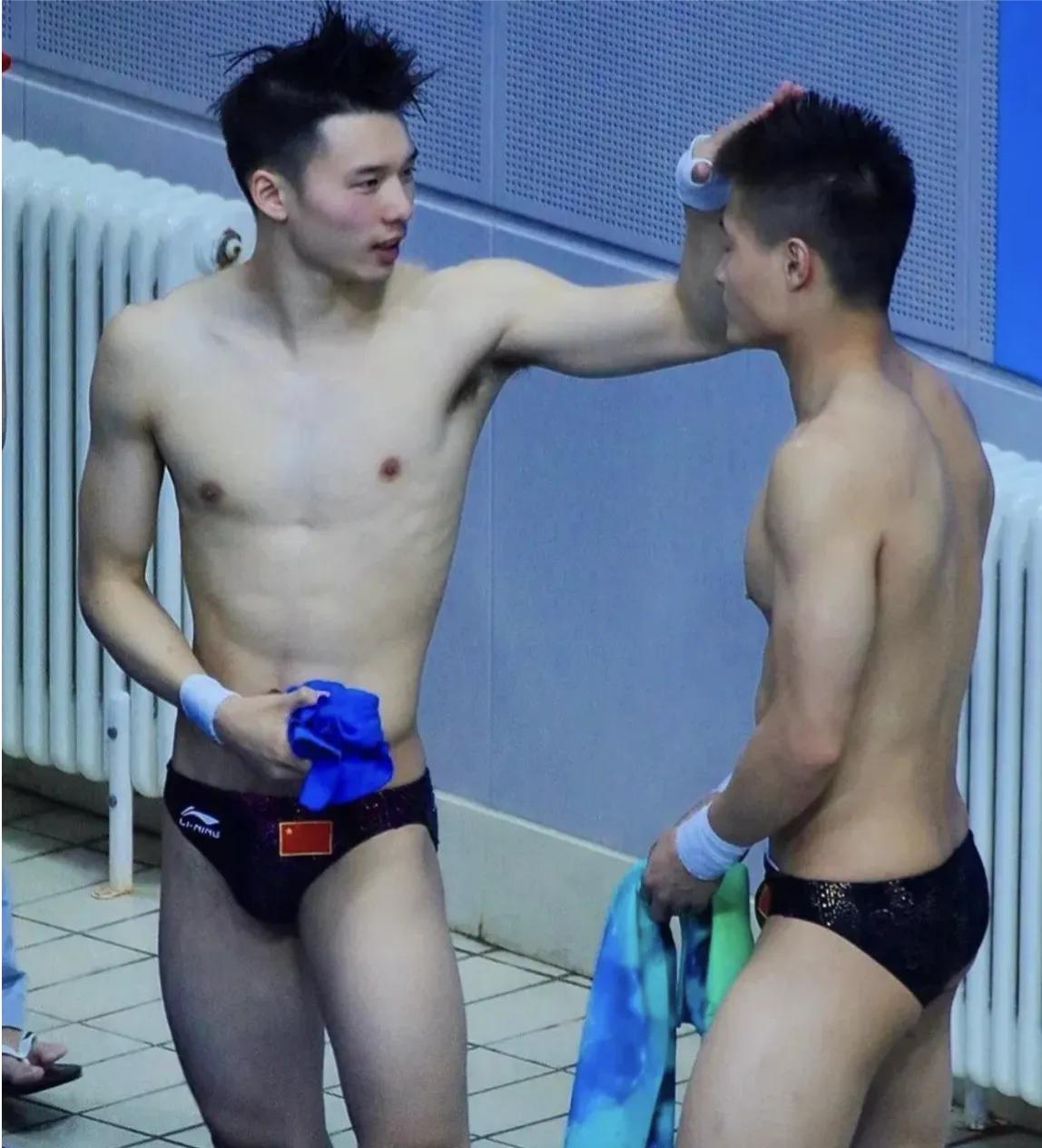 陈艾森双人默契跳水,陈艾森跳水队腹肌