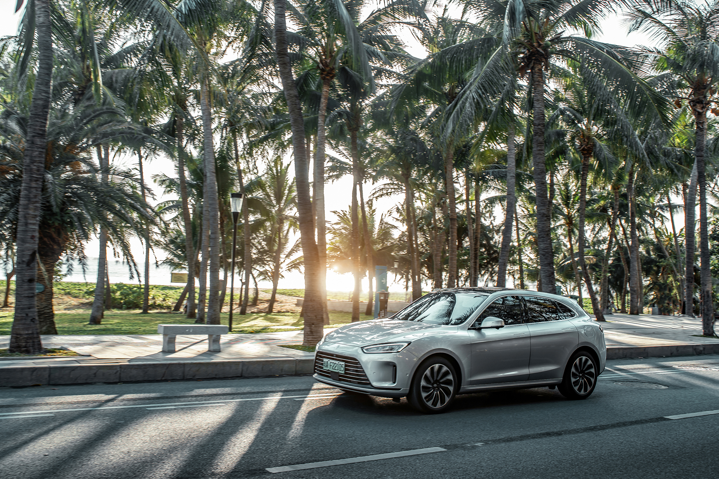 油价上调不用慌双擎省油是真香,油价涨价不要担心