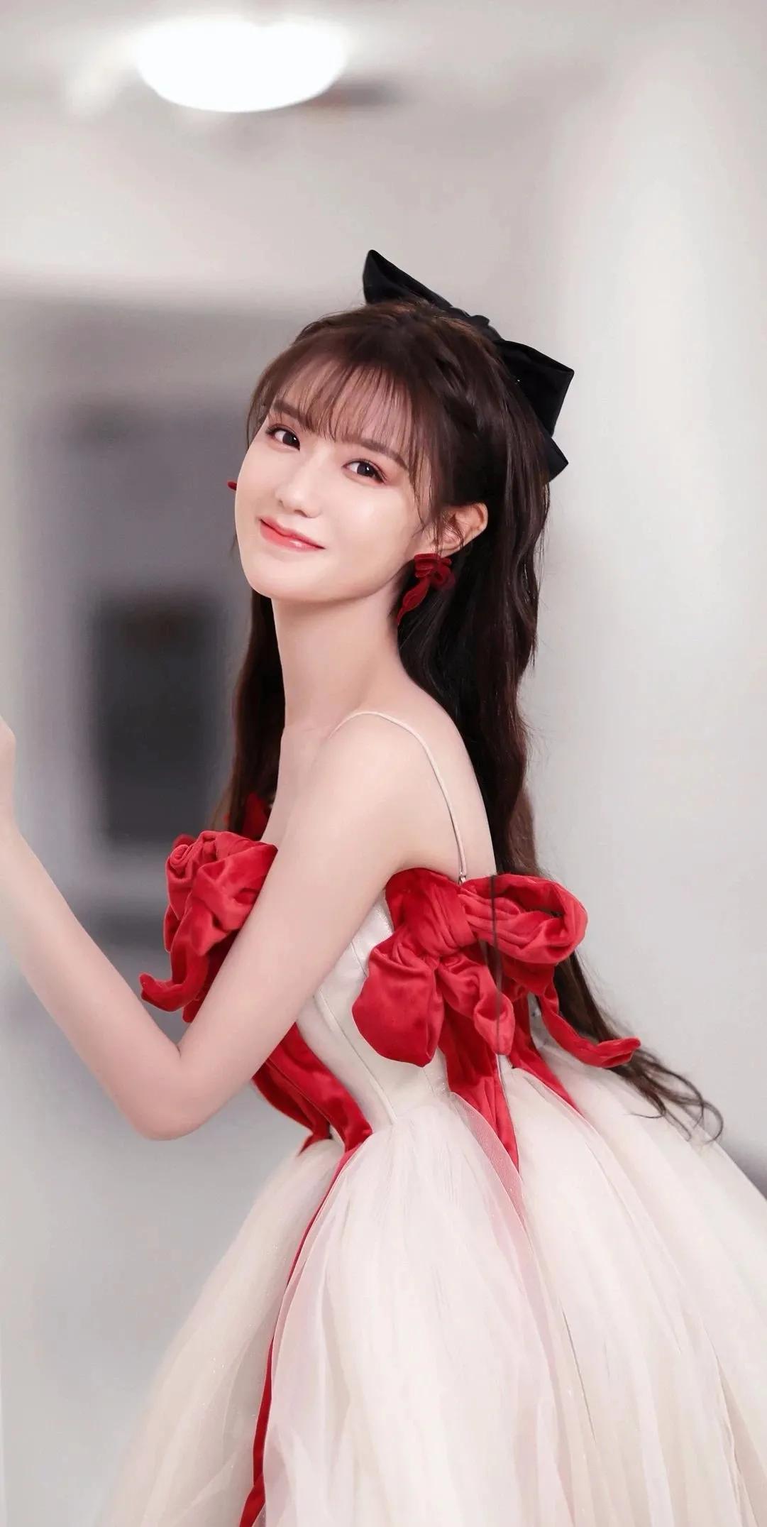 红色的枫叶新疆歌曲,红色的枫叶花语