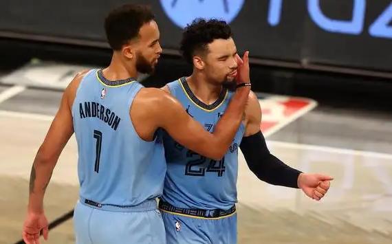 狄龙多次二级恶意犯规,狄龙三次恶意犯规