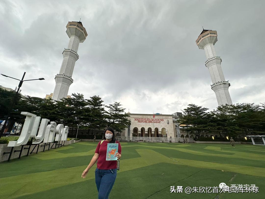 印尼进口中国火车车厢,印尼火车与高铁不一样