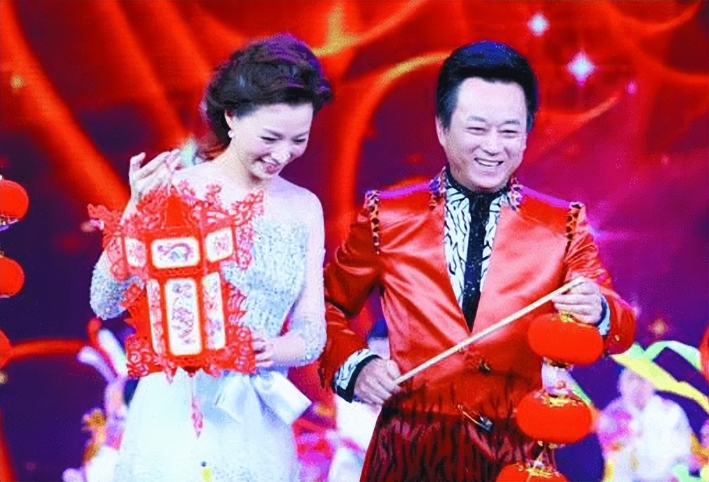 新任电台一姐战胜董卿李红,央视一姐颜值不输董卿李红