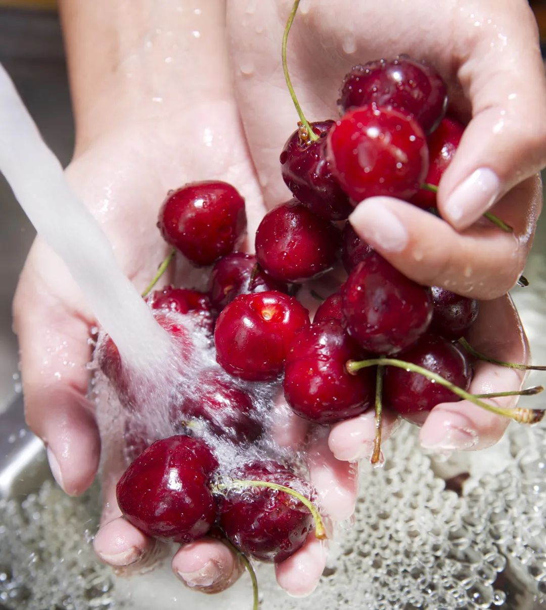 吃樱桃会中毒有什么症状,樱桃什么病人不能吃