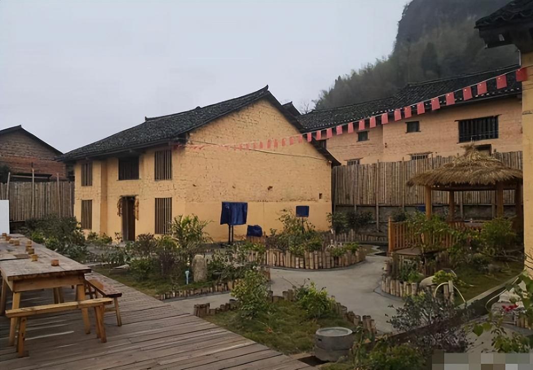 “*爱性**陷阱：丈夫、发小、我，三人*欲情**纠葛”