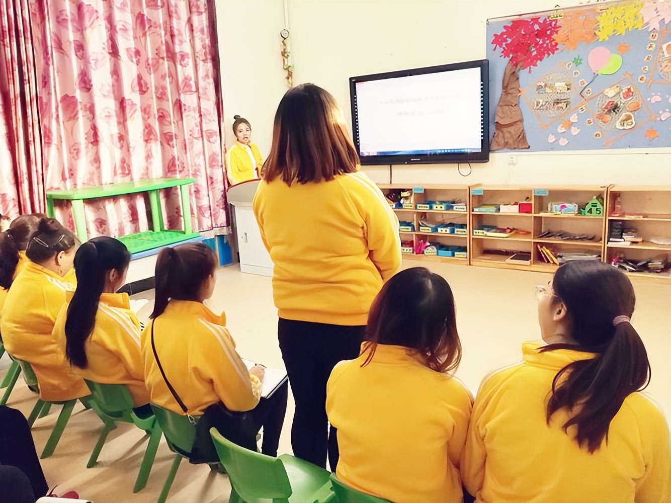 教师介入幼儿同伴冲突的方法,幼儿发生冲突时教师怎样正确引导