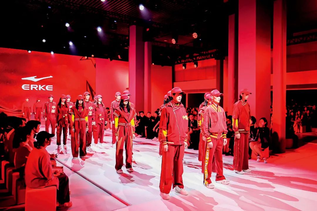 安踏李宁阿迪达斯耐克,舍弃耐克阿迪选择李宁安踏