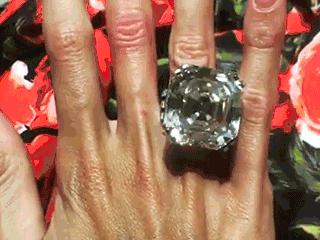 詹妮弗洛佩兹最新礼服,詹妮弗洛佩兹满脸钻石造型