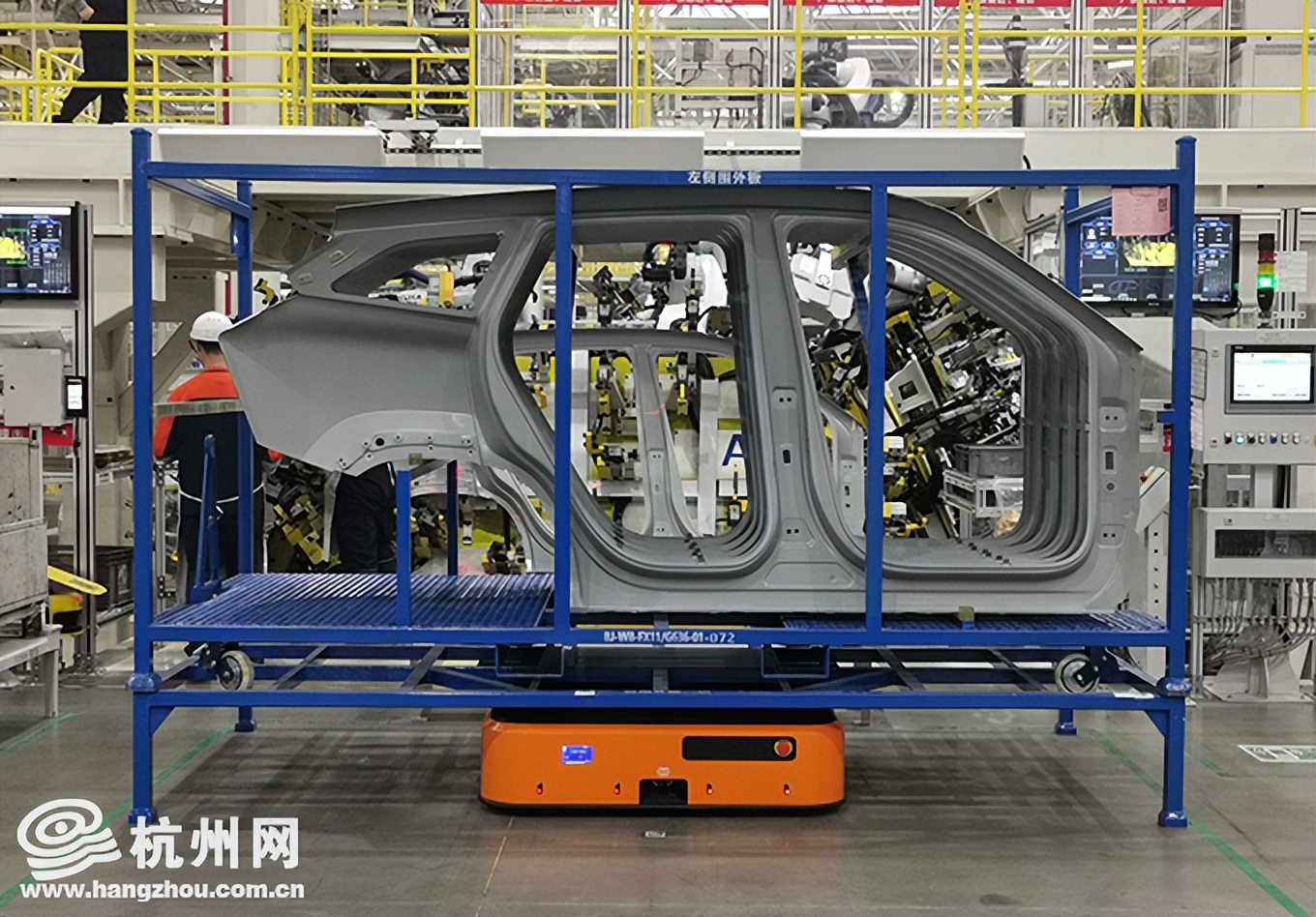 吉利汽车宝鸡智能工厂首台吉利银河L7量产车正式下线