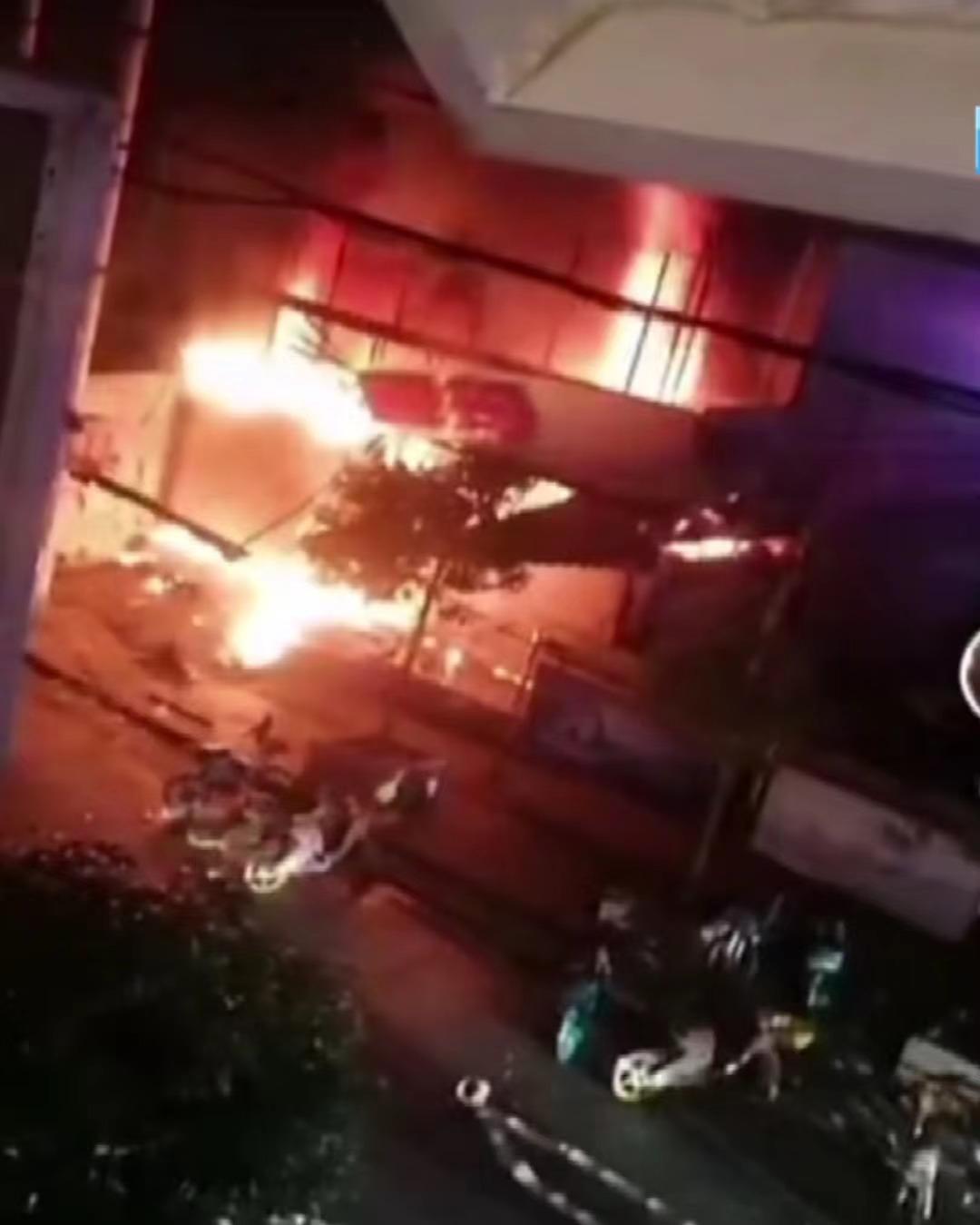 凌晨两点起火男孩救了一家人,一场大火夺走了10条无辜人的生命