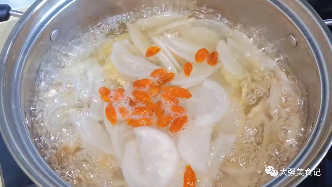 阳了后咳嗽厉害用什么汤止咳,阳后喉咙痒咳嗽喝什么汤好