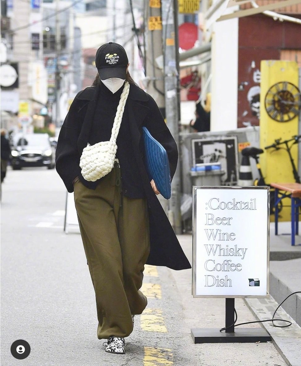 韩国冬天穿搭露腿,韩国女性冬天光腿不怕关节炎