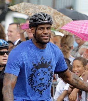 小皇帝拉杆扣篮,小皇帝快攻扣篮