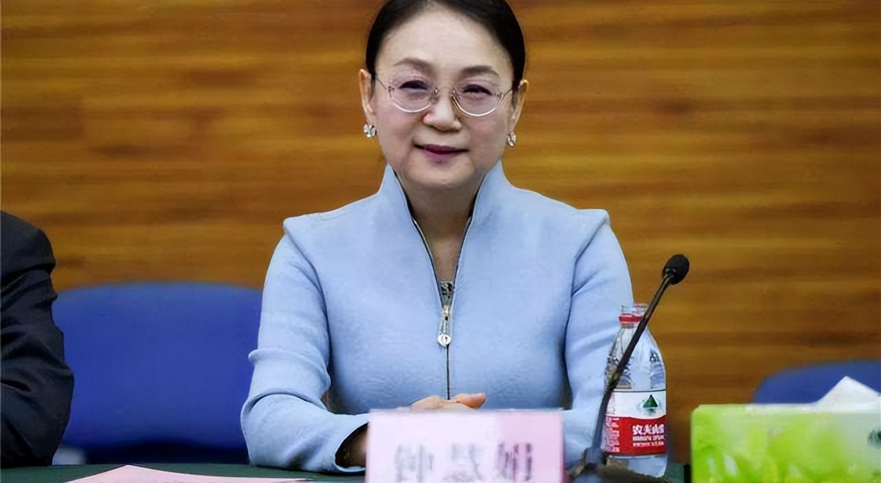 最有潜力的前100名女性企业家,中国十大白手起家女企业家