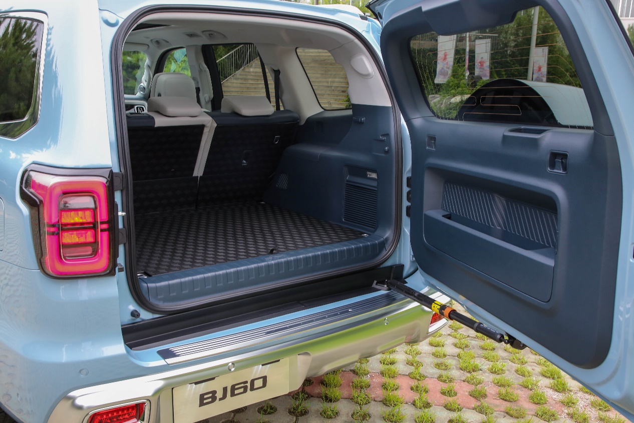 坦克500混动和北汽bj60对比,北汽bj60越野性能