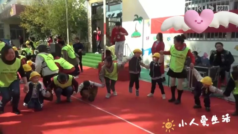 大手拉小手亲子运动会主题,动动小手